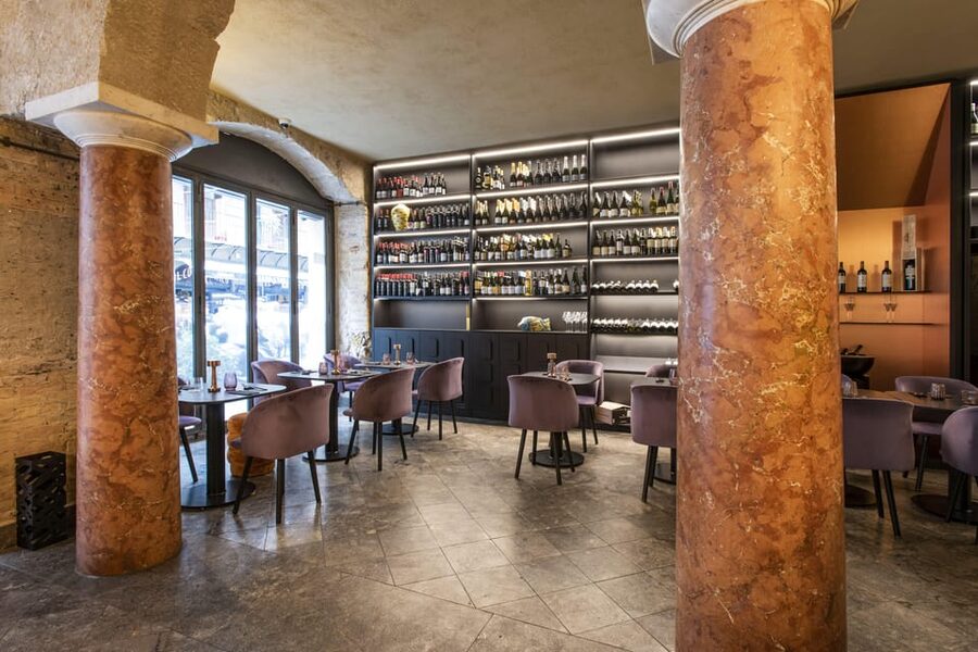 Sicilian wine tasting and hors d'oeuvres in an 18th century palace - A palace tasting instead of a standard wine bar