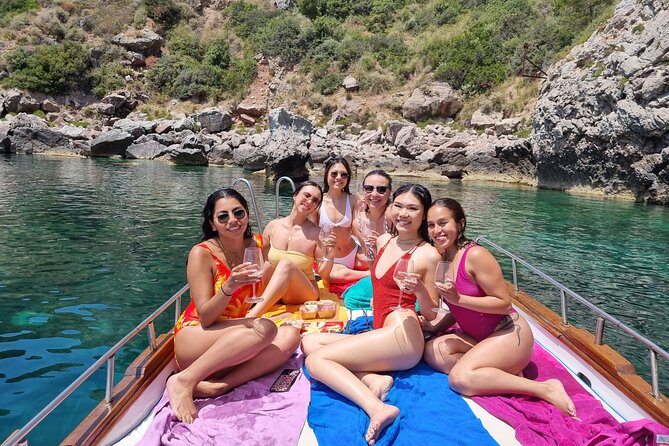Sicilian wine tasting on the boat in Taormina - What this Taormina boat tour is really like