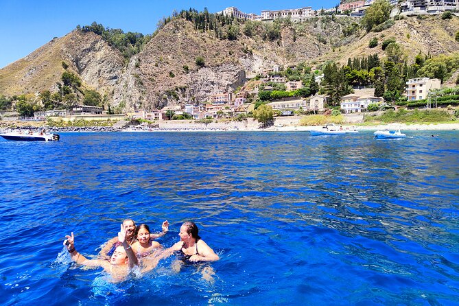 Sicilian wine tasting on the boat in Taormina - Wine, brunch, and the Sicilian flavor of the afternoon