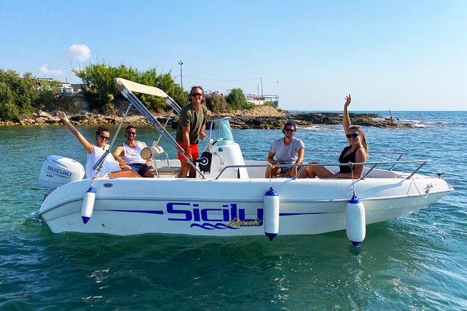 Sicily Boats Avola : Boat Tour in Capopassero 4 people 4 hours - Lido di Noto and the white rocks