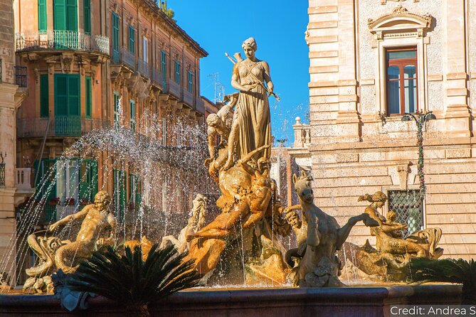 Sicily: See & Do the Classic Route in 7 Days, 1st Class Tour - Day 6: Taormina’s cliffside setting