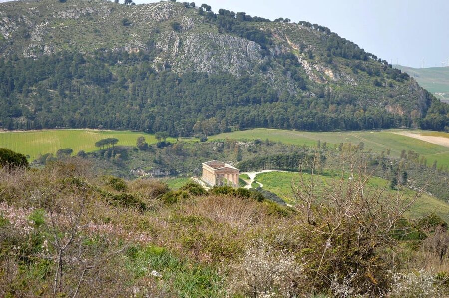 Sicily: Segesta Ticket, Shuttle Service & City Audio Tour - Entering the park at Contrada Barbaro