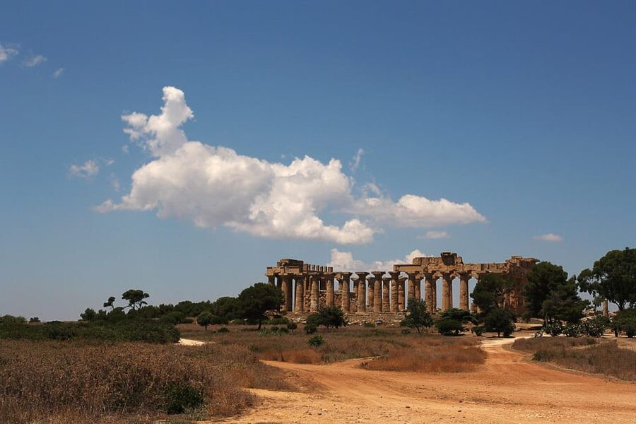 Sicily: Segesta Ticket, Shuttle Service & City Audio Tour - The temple: Segesta’s most memorable sight