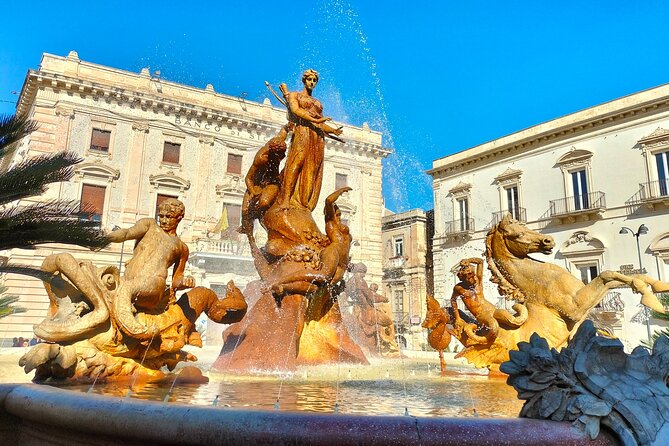 Siracusa & Noto: small group tour from Taormina - Noto: Baroque streets in warm limestone