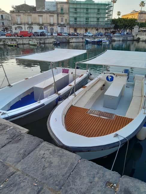 Siracusa: Ortigia Boat Tour with Marine Grotto - Arethusa Spring from the water