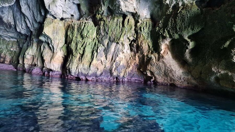 Siracusa: Ortigia & Sea Caves Speedboat Tour with Swim Stop - Comfort, group size, and the 1.5-hour timing