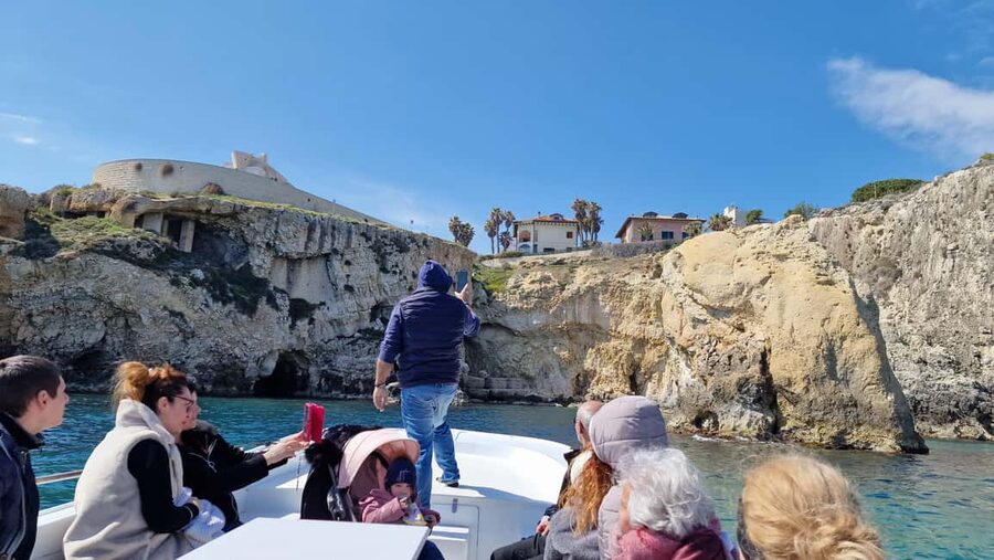 Siracusa: Ortigia & Sea Caves Speedboat Tour with Swim Stop - Who should book this Ortigia boat trip?