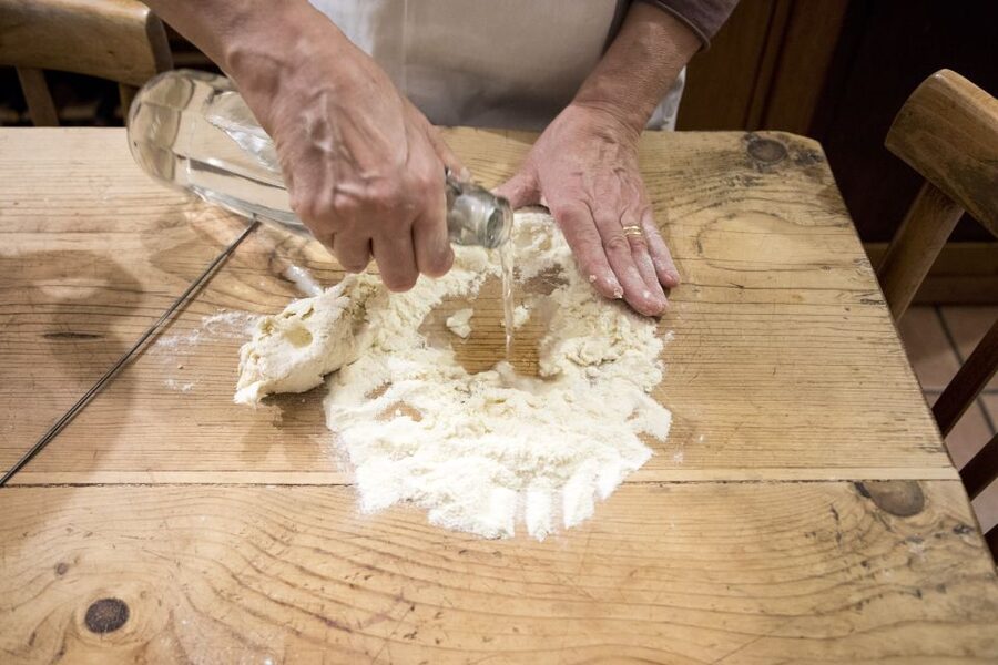 Siracusa: Pasta & Tiramisu Cooking Class at a Local's Home - Starting with prosecco and Sicilian hospitality