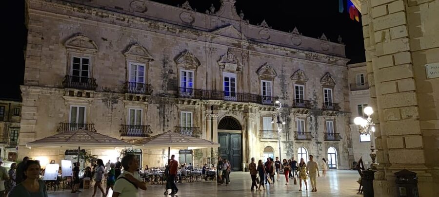 Siracusa Tour: Ortigia by Night in English - Via Roma and Piazza Duomo