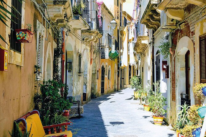Siracusa Walking Tour with Audio and Written Guide by a Local - Santa Lucia al Sepolcro and the finish at Castello Maniace