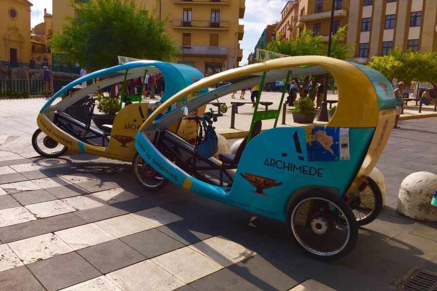 Siracuse: Guided Velobike Tour - From the old city to sea views and caves