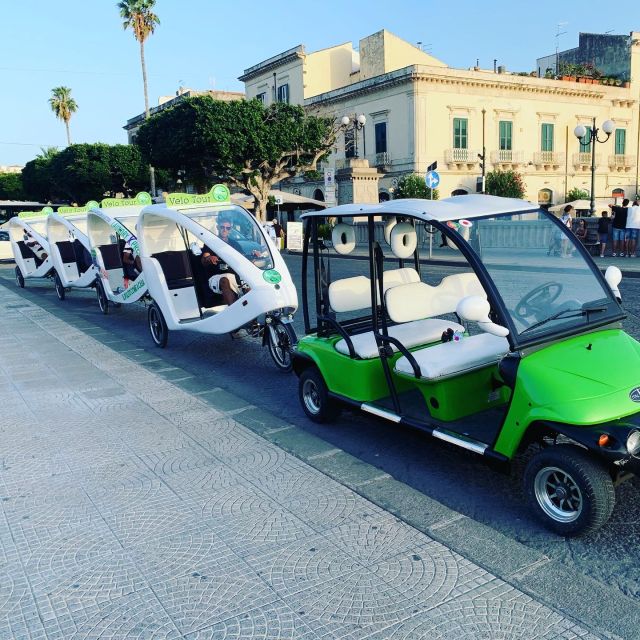 Siracuse: Guided Velobike Tour - Piazza Archimede and Ortigia’s old lanes