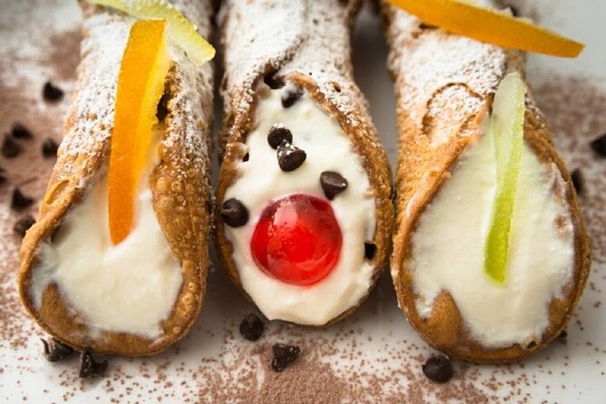 Street food and Cooking class in Syracuse - Meeting Chef Ettore and entering the market