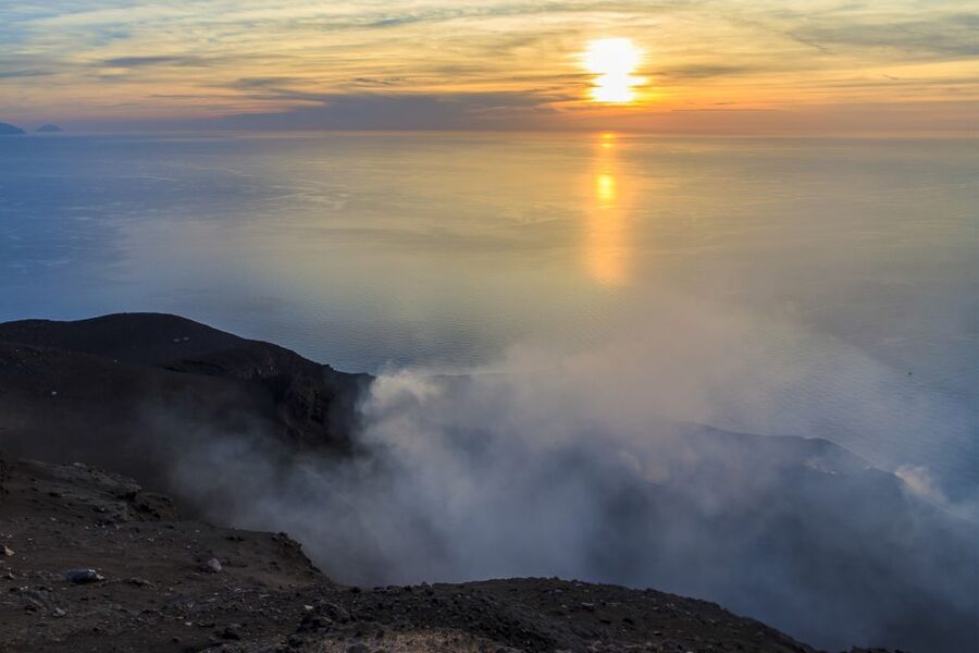 Stromboli: Sunset Trekking Tour - The sunset stop and the volcanic show
