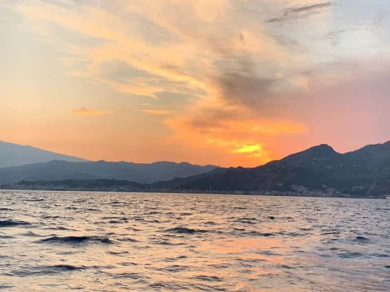 Sunset tour in search of dolphins with aperitif - Is the $53 price good value?