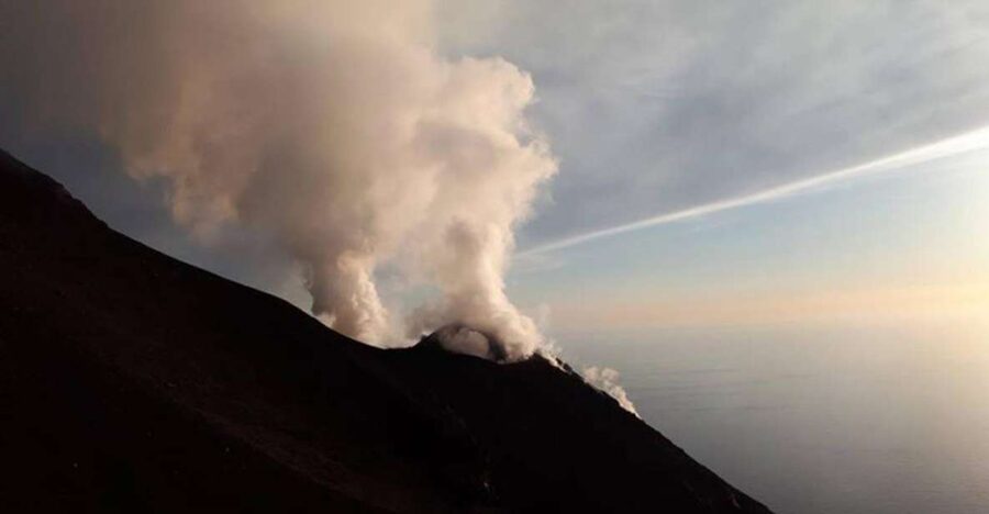 Sunset Trekking on vulcano Stromboli - Key points at a glance