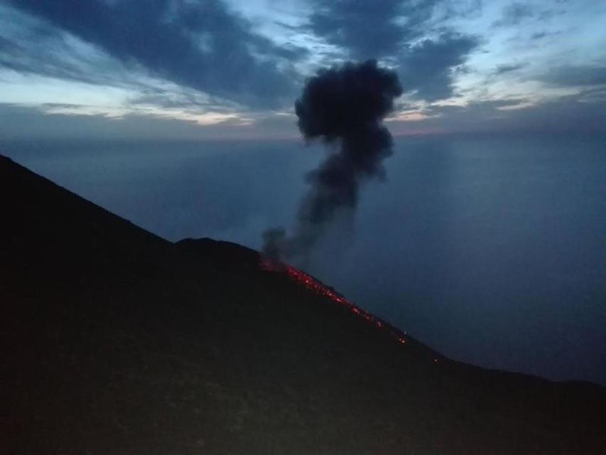 Sunset Trekking on vulcano Stromboli - Reaching the 400-meter viewpoint