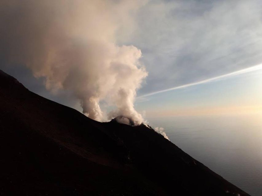 Sunset Trekking on vulcano Stromboli - The guide can shape the whole evening