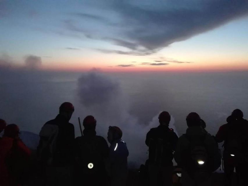 Sunset Trekking on vulcano Stromboli - Small details that make the evening easier