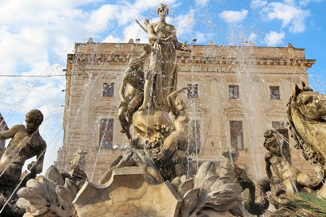 Syracuse and Ortygia Island Day Trip from Taormina - Heat, shade, and the physical demands