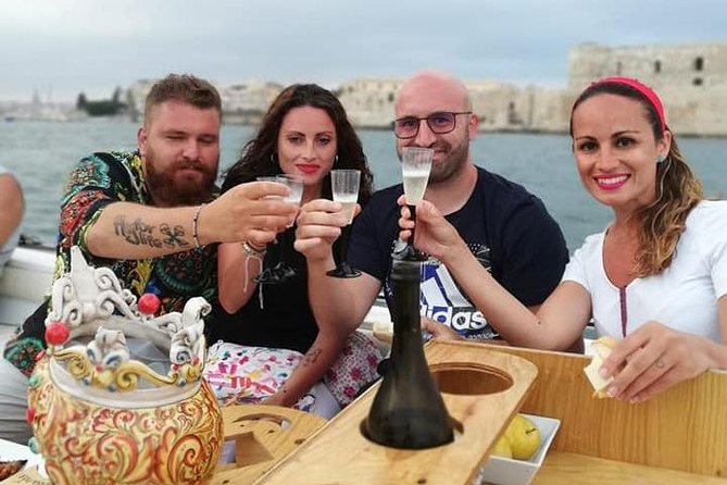 Syracuse Aperitif boat at Sunset island and sea caves - Key points at a glance