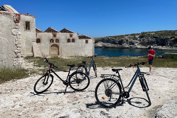 Syracuse Bicycle Rental - Reaching the old tonnara in about 10 minutes