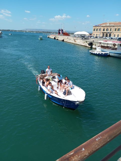 Syracuse: Boat tour Ortigia island,seacaves and Explanations - Circling Ortigia and its major sights