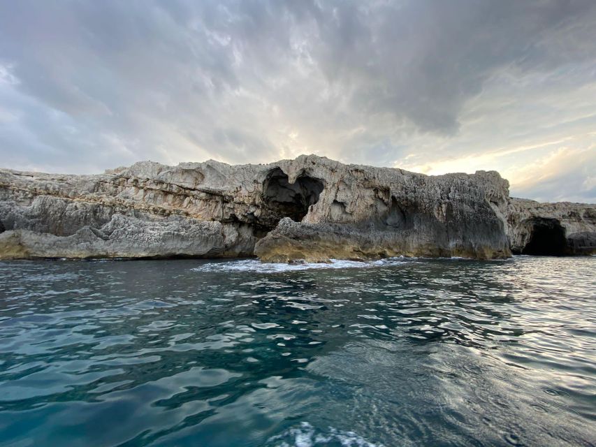Syracuse:Boat tour Ortigia,Pillirina and seacaves - Leaving from the Ortigia canal