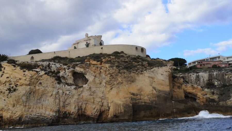 Syracuse:Boat tour Ortigia,Pillirina and seacaves - Swimming from the boat