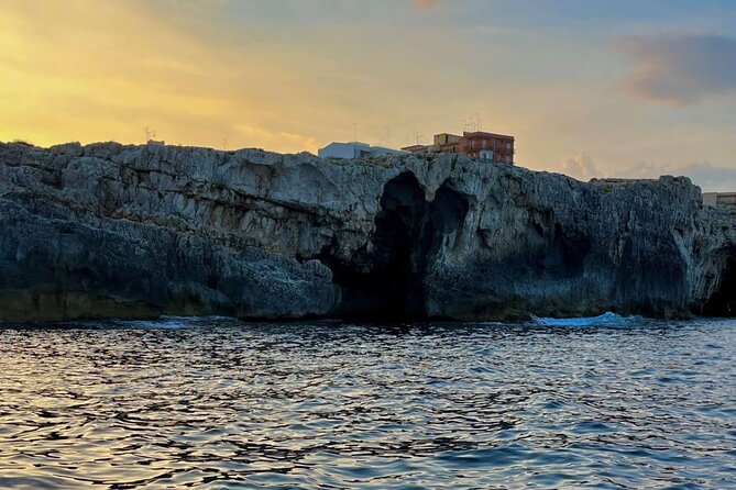 Syracuse: Boat tour with Aperitif 2 hours - Entering the three caves along the north coast