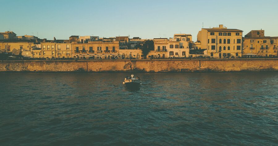 Syracuse: Boat tour with aperitif - Who will get the most from this cruise