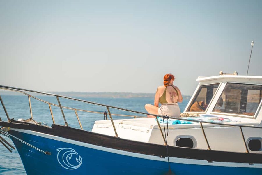 Syracuse: Boat tour with barbeque on board - Four hours around Syracuse by boat