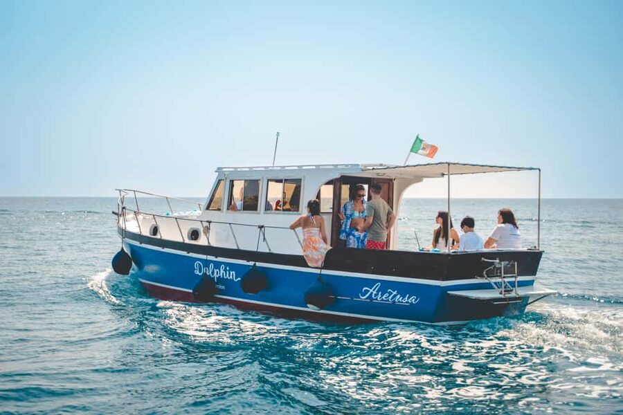 Syracuse: Boat tour with barbeque on board - Sea caves, Pillirina Beach, and the Plemmirio Reserve