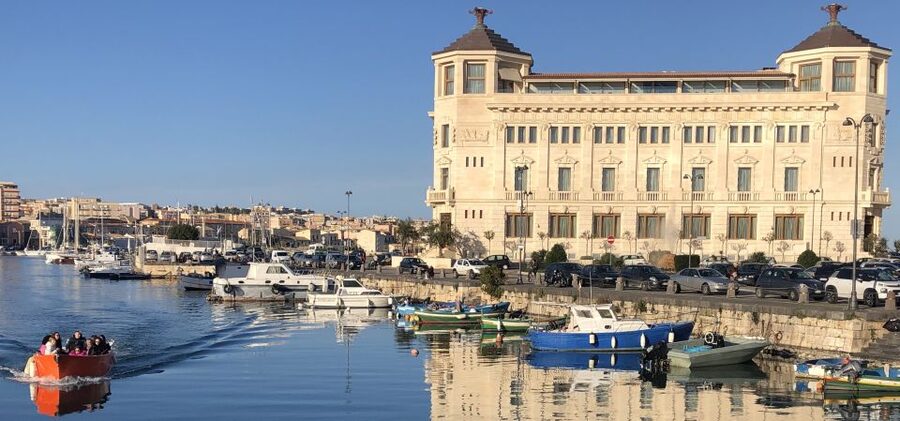 Syracuse: Boat Trip of Ortigia Island and Sea Caves - What makes this Ortigia boat trip worth your hour