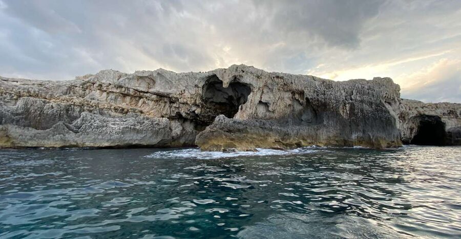 Syracuse: Boat Trip of Ortigia Island and Sea Caves - Who should book this hour on the water