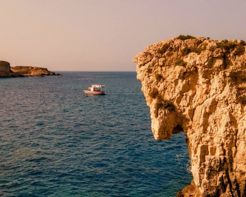 Syracuse: Boat Trip with Lunch, Wine, and Swimming Stops - Seeing Ortigia’s historic side from the boat
