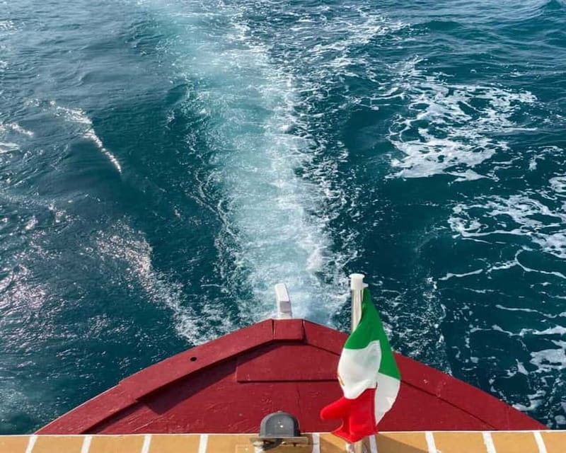 Syracuse: Boat Trip with Lunch, Wine, and Swimming Stops - What lunch and drinks are really like