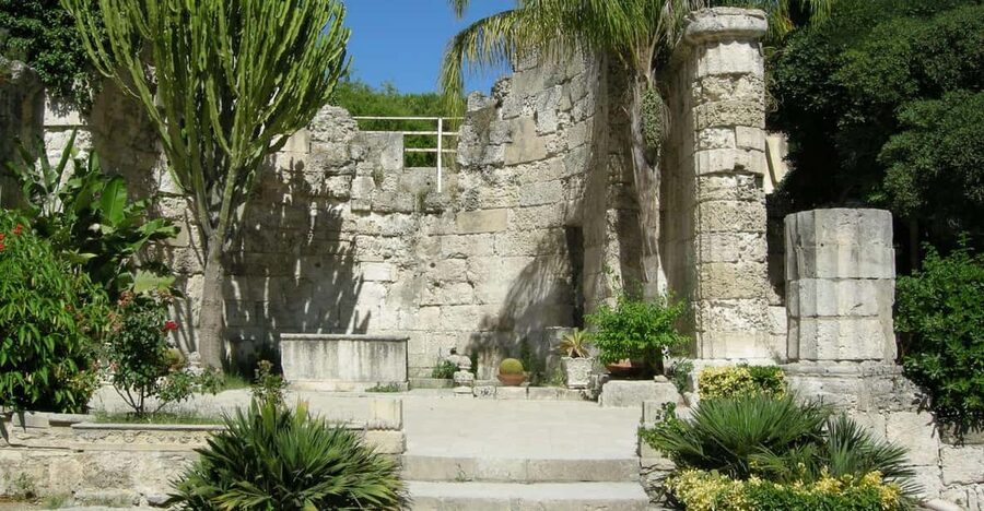 Syracuse: Greek Theater and Neapolis sunset tour - The Ear of Dionysius and its strange acoustics