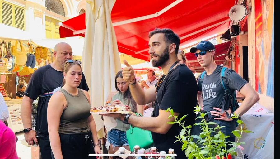 Syracuse: Guided Street Food Tour in Ortigia - Walking through Via della Giudecca
