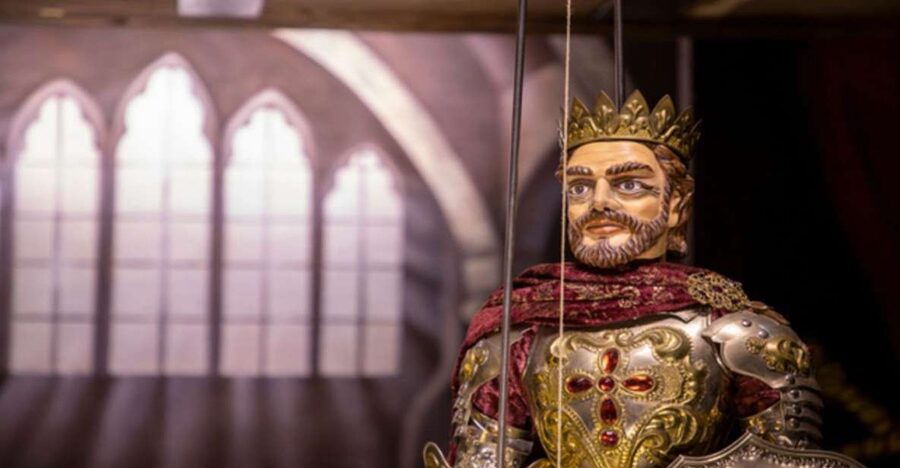 Syracuse: Museum Guided Tour with Sicilian Puppet show - The Italian-only show: how much will you understand?