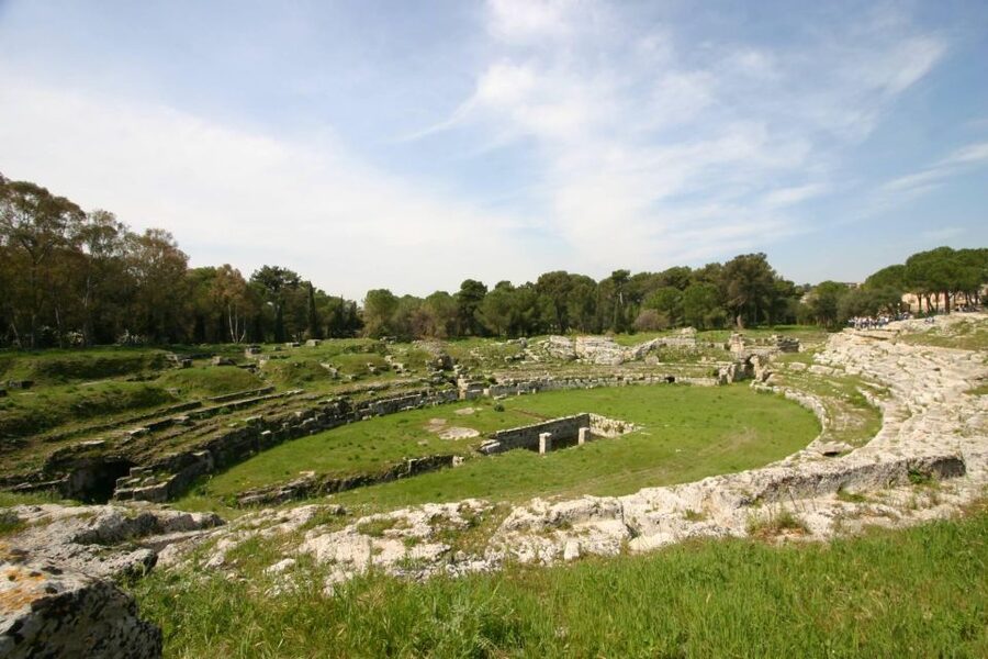 Syracuse: Neapolis and Greek Theater guided tour - Meeting your guide and entering the archaeological park