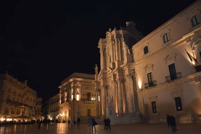 Syracuse: Ortigia and Neapolis Guided Walking Tour - The Roman Amphitheater and Syracuse’s later ancient chapter