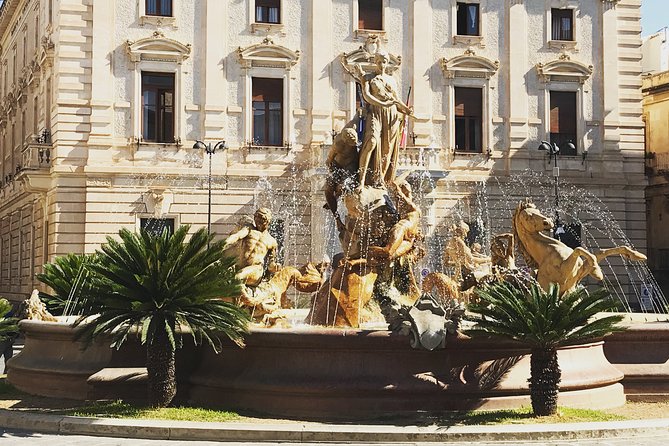 Syracuse: Ortigia Deep Dive Cultural Tour (max 6 Guests) - Piazza Archimede and the Fountain of Diana