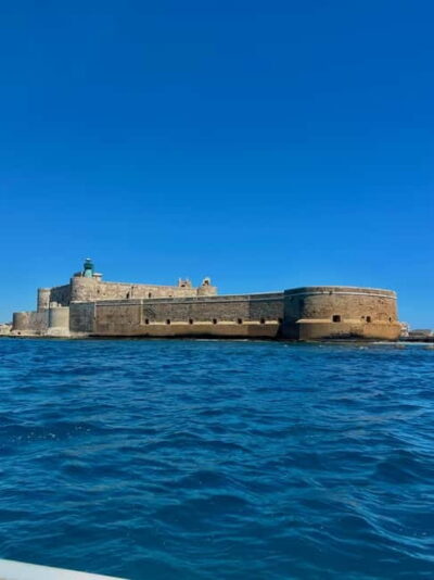 Ortigia Island and Sea Caves Boat Tour with Drinks