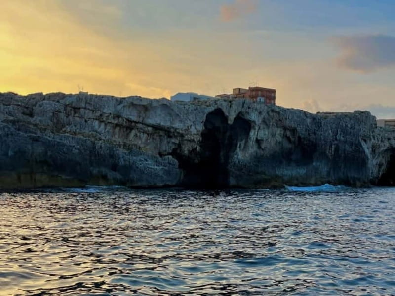 Syracuse: Ortigia Island and Sea Caves Boat Tour with Drinks - The swimming stop at Fonte Aretusa