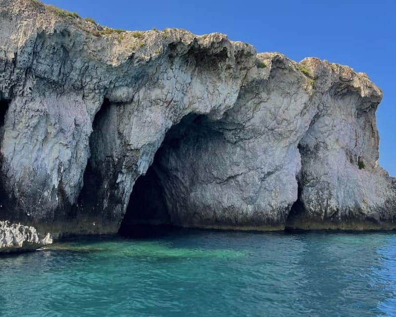 Syracuse: Ortigia Island and Sea Caves Boat Tour with Drinks - How much value do you get for $23?