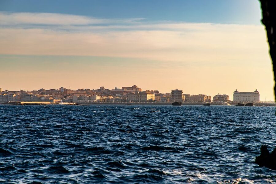Syracuse: Ortigia Island Boat Tour with Lunch and Wine - Plemmirio Nature Reserve Swim Stop