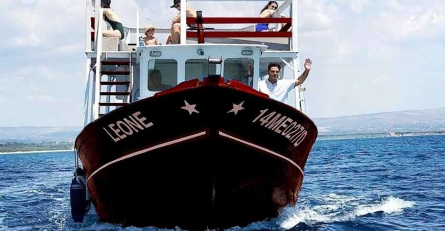 Syracuse: Ortigia Island Boat Tour with Lunch and Wine - Syracuse’s Caves and Coastal Water