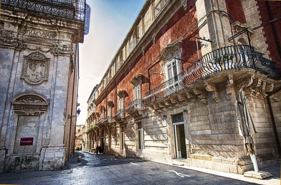 Syracuse: Ortigia Private Walking Tour - The Jewish Quarter and Via Maestranza