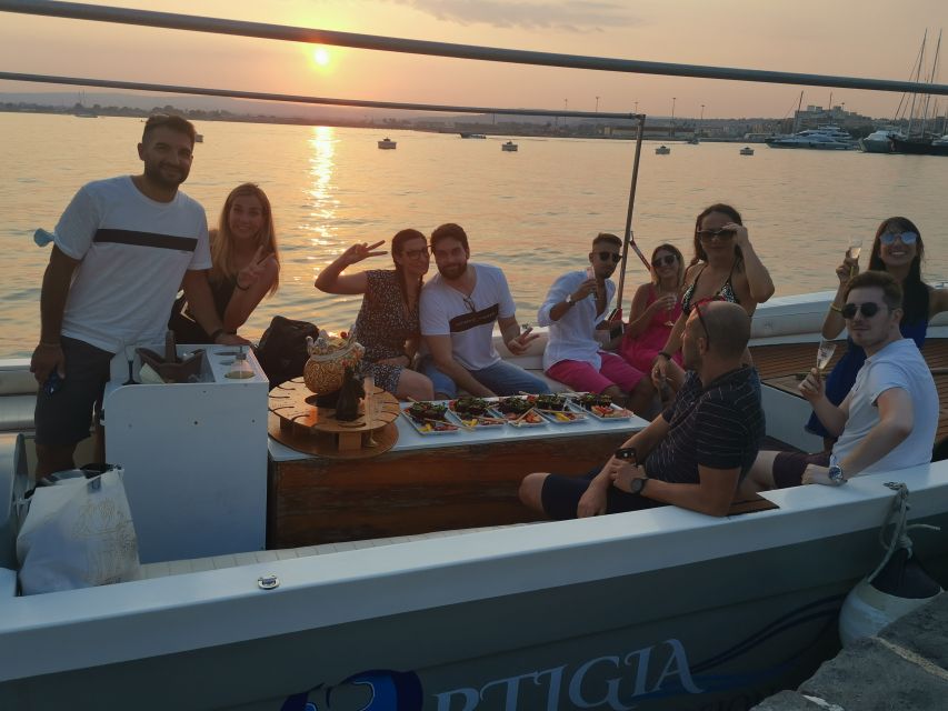 Syracuse: Ortigia Sunset Cruise with Aperitif - Arethusa Spring and the final sunset